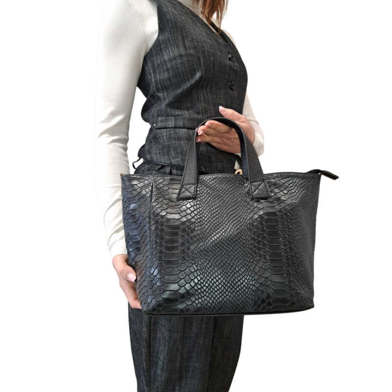 Stredne veľká kožená kabelka AA00316