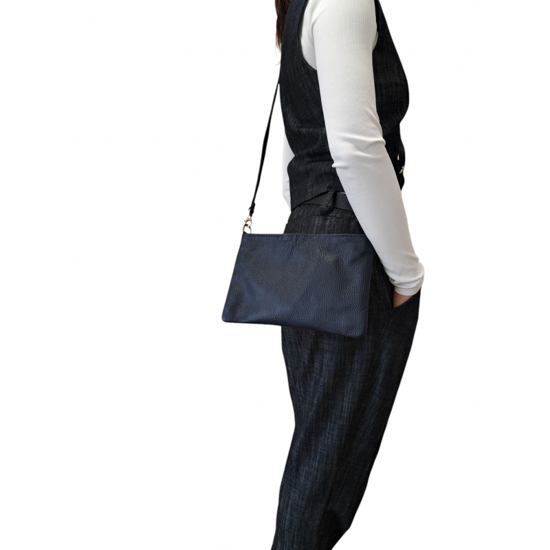 Tmavo modrá kožená kabelka AA00368